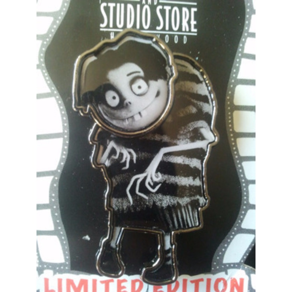 Disney Pin Frankenweenie Edgar Tim Burton Film Animation DSF LE 300 RARE 92223